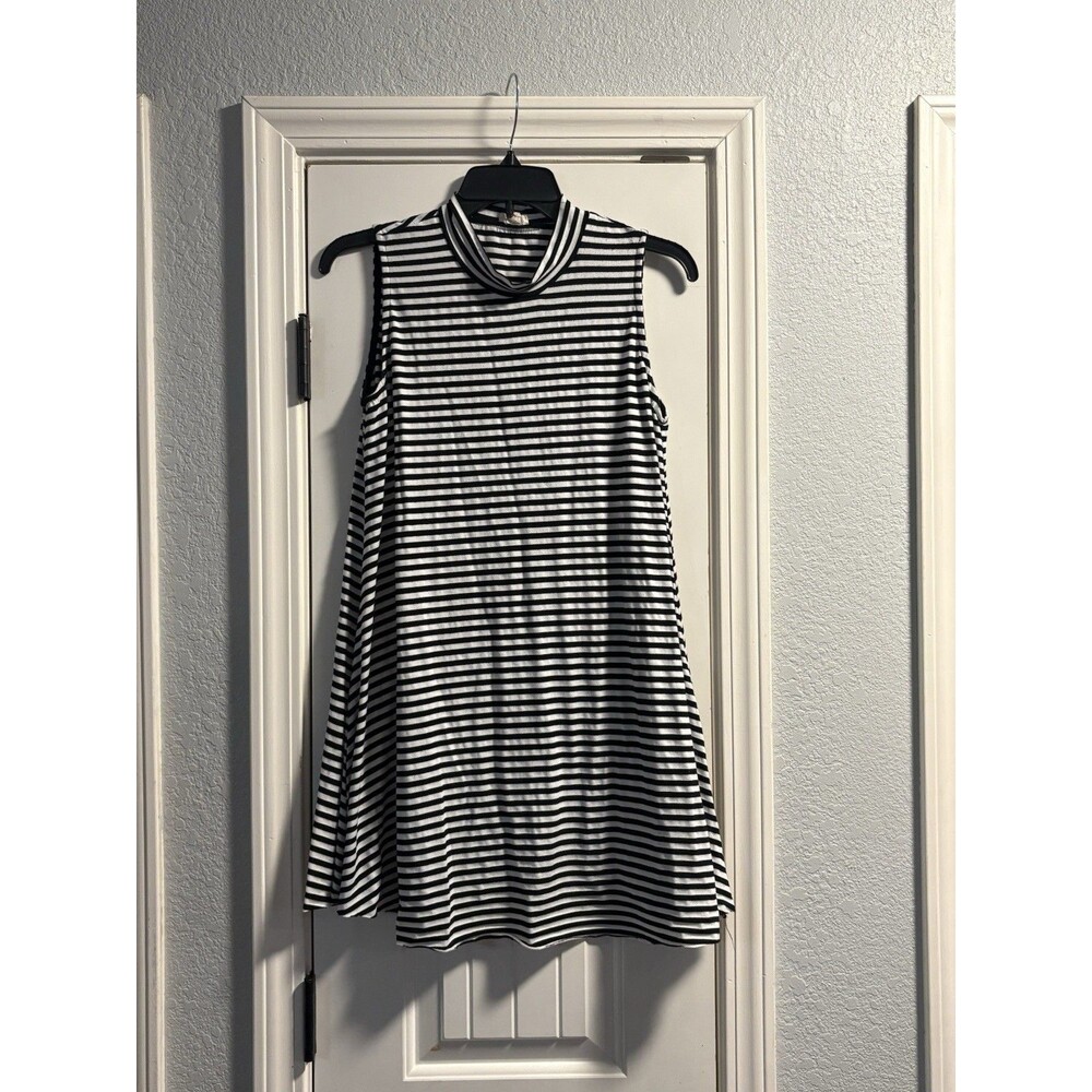 POL Women's‎ Striped Sleeveless Tunic Dress Size Medium Black White Mock Neck